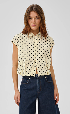 Nina's-Boutique---My-Essential-Wardrobe-10705557-Nada-Short-Shirt